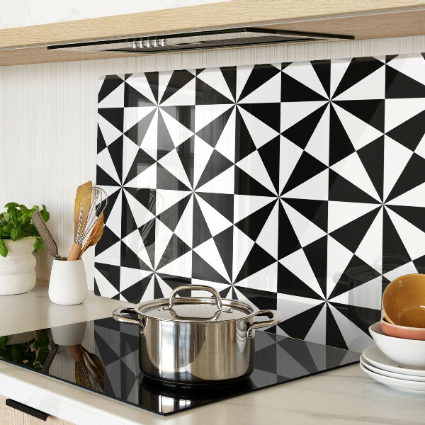 Schneidebrett mit geometrischem Schwarzweiß-Dreiecksdesign