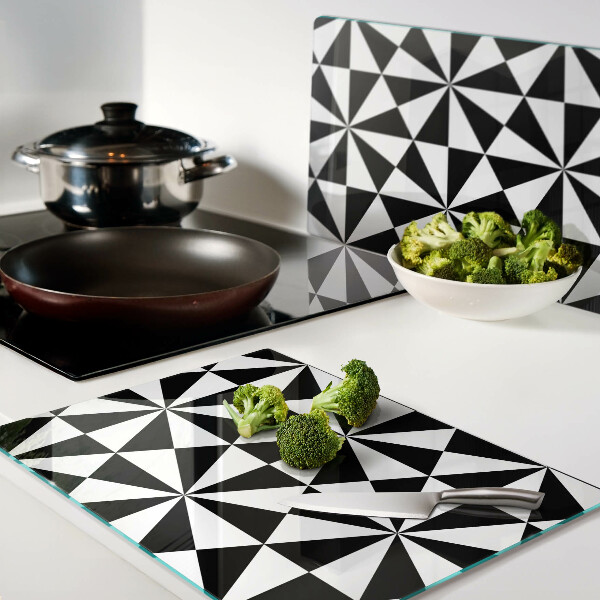 Schneidebrett mit geometrischem Schwarzweiß-Dreiecksdesign