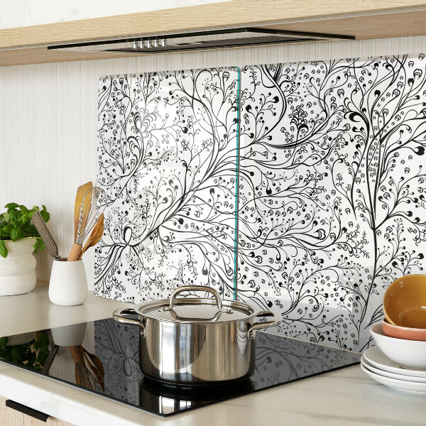 Glas Schneidebrett mit Pflanzenmuster und zarten Zweigen