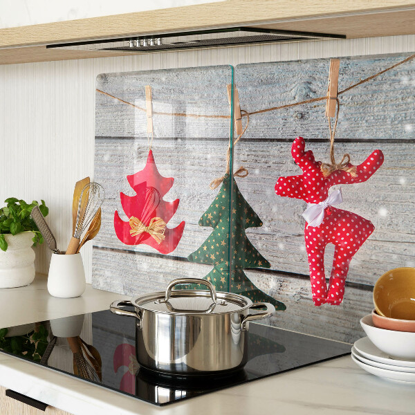 Schneidebrett mit Weihnachtsdekorationen auf Holzoptik