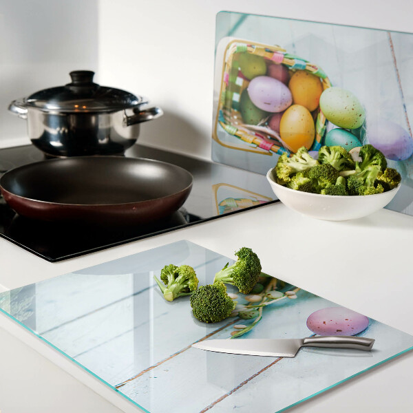 Schneidebrett Glas mit Motiv bunter Ostereier in einem Korb