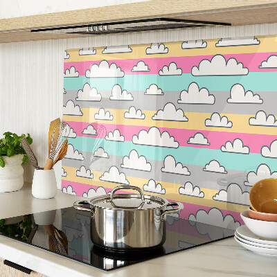 Schneidebrett glas Wolken auf pastellfarbenem Hintergrund