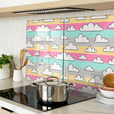 Schneidebrett glas Wolken auf pastellfarbenem Hintergrund