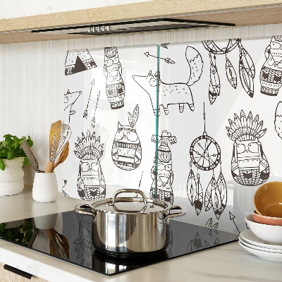 Schneidebrett mit ethischem Motiv und Tierdarstellungen