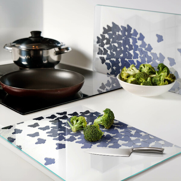 Schneidebrett Herzmotiv mit Schmetterlingen