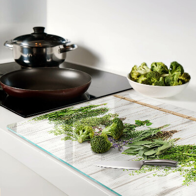 Glas schneidebrett Kräuter auf Holzgrund