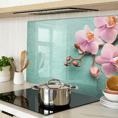 Glas schneidebrett Orchideen auf blauem Hintergrund