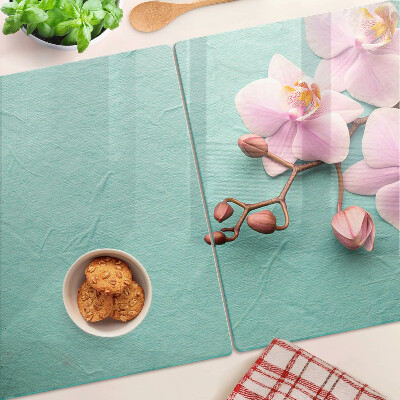 Glas schneidebrett Orchideen auf blauem Hintergrund