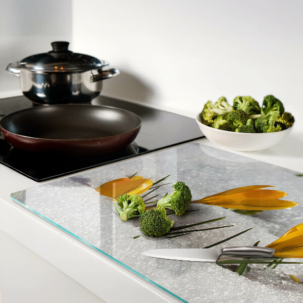 Schneidebrett Krokusse im Schnee