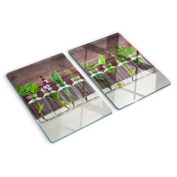 Glas schneidebrett Pflanzen in Flaschen