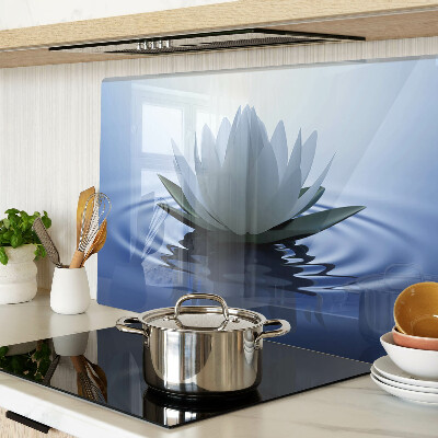 Schneidebrett Seerose vor Wasserhintergrund