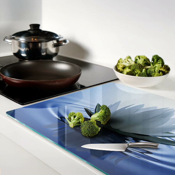 Schneidebrett Seerose vor Wasserhintergrund