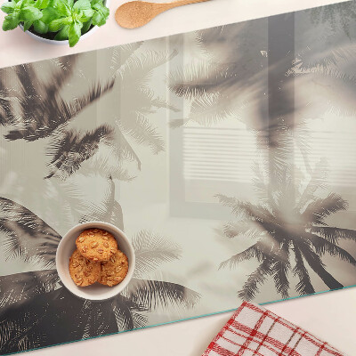 Schneidebrett mit Palmenmotiv auf einfarbigem Hintergrund