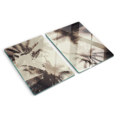 Schneidebrett mit Palmenmotiv auf einfarbigem Hintergrund