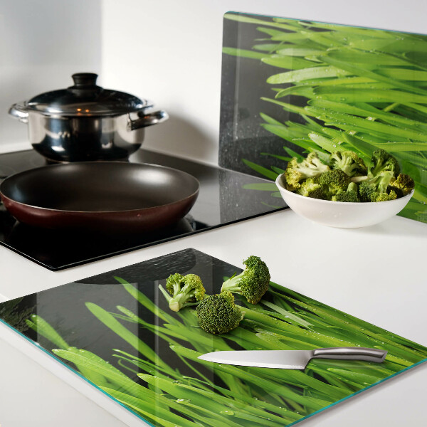 Glas-Schneidebrett mit Motiv grünes Gras und Wassertropfen