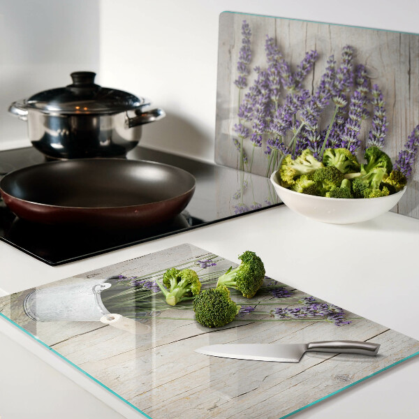 Glas-Schneidebrett mit Motiv Lavendel im Topf auf Holzgrund