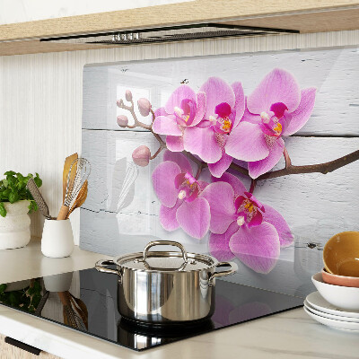 Schneidebrett glas Orchideen auf weißem Hintergrund