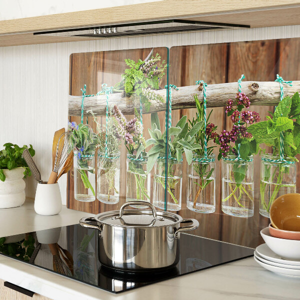 Schneidebrett Glas mit Motiv Kräuter in Gläsern auf Holzgrund