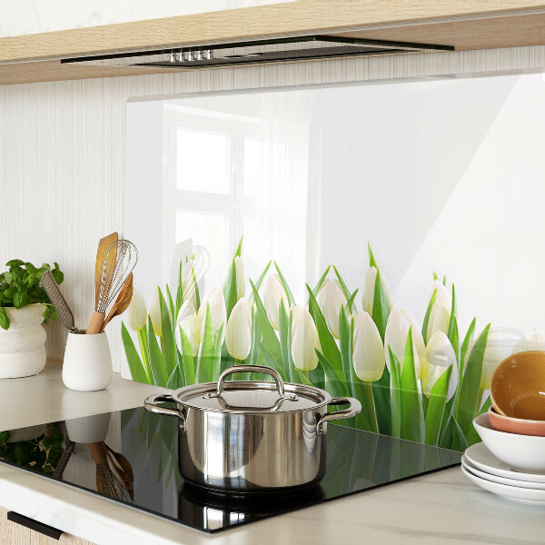 Schneidebrett Tulpen im grünen Gras