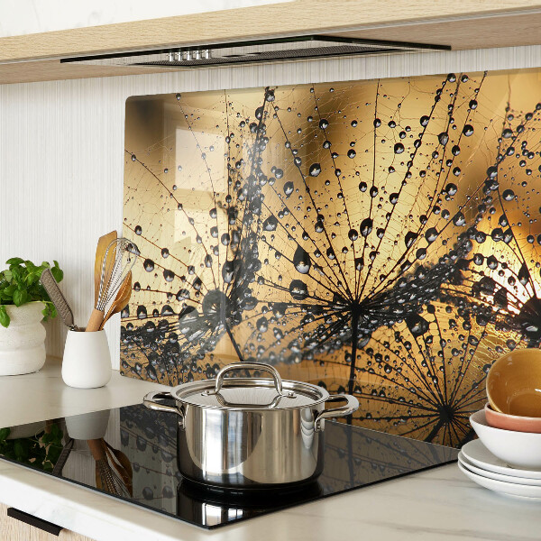 Glas schneidebrett Wassertropfen auf den Blättern