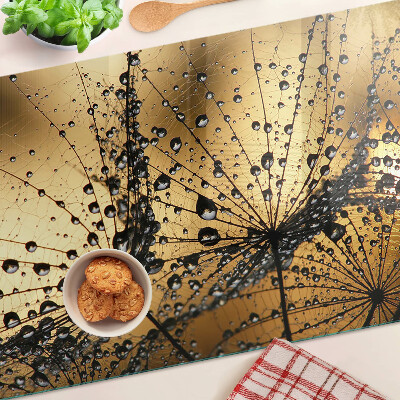 Glas schneidebrett Wassertropfen auf den Blättern