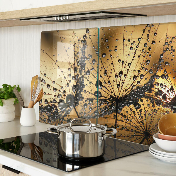 Glas schneidebrett Wassertropfen auf den Blättern