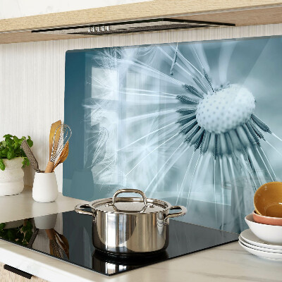 Glas schneidebrett Löwenzahn vor dem Himmel