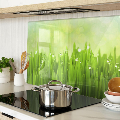 Schneidebrett mit Motiv grünes Gras und Wassertropfen