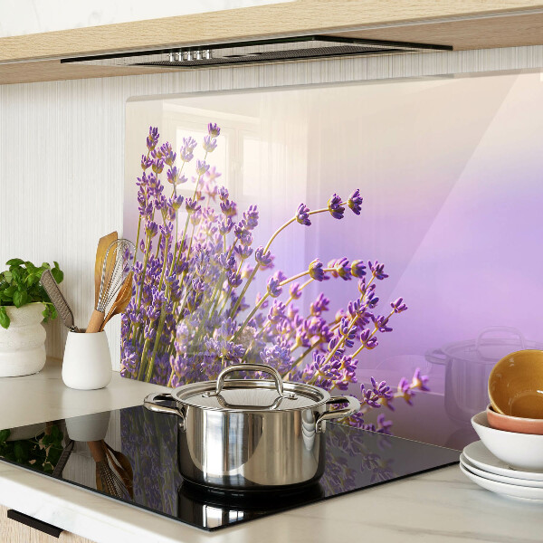 Schneidebrett glas Lavendelblüten im Fenster