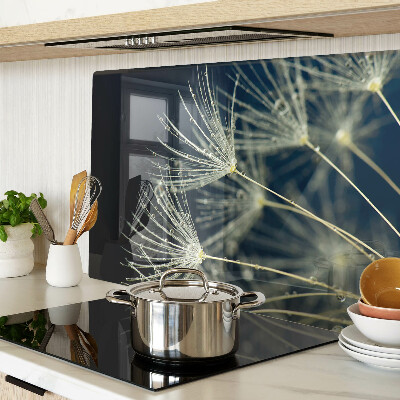 Schneidebrett Löwenzahn mit Wassertropfen