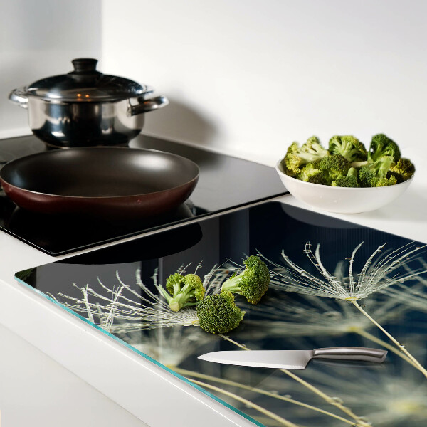 Schneidebrett Löwenzahn mit Wassertropfen