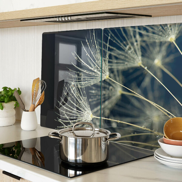 Schneidebrett mit Löwenzahn-Motiv und Wassertropfen