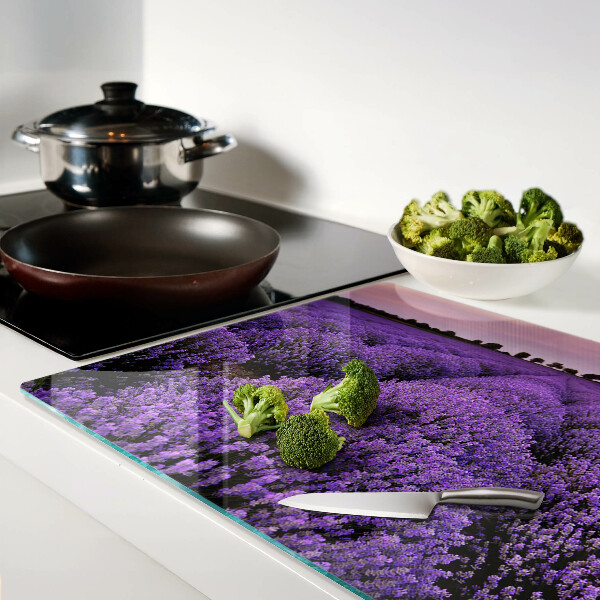 Glas schneidebrett Ein Lavendelfeld in voller Blüte