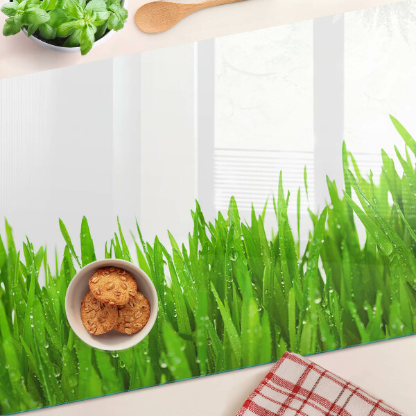Schneidebrett Grünes Gras mit Wassertropfen