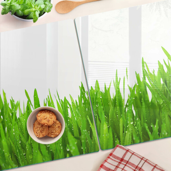 Schneidebrett mit grünem Grasmotiv und Wassertropfen