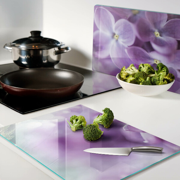 Schneidebrett Glas mit Blumen in Lilatönen