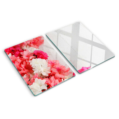 Glas-Schneidebrett mit Blumen in Rosa- und Weißtönen