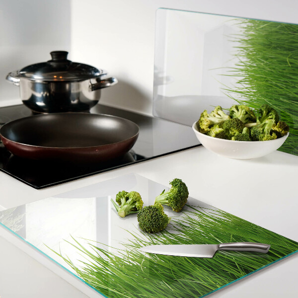 Glas schneidebrett Gras in der Sonne