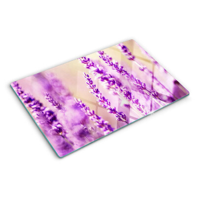 Schneidebrett Glas mit Lavendelblüten auf einem Farbverlaufshintergrund