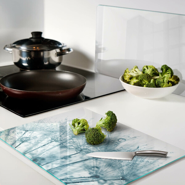 Schneidebrett Löwenzahn mit Wassertropfen