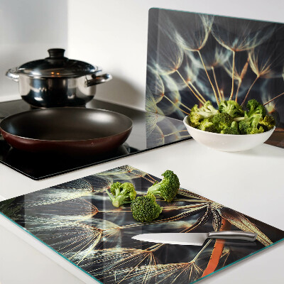 Glas schneidebrett Löwenzahn in der Makrofotografie