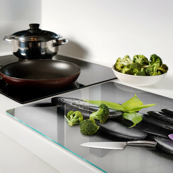 Schneidebrett glas Steine ​​und Orchideen im Hintergrund