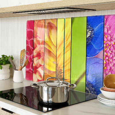 Glas-Schneidebrett mit Blumenmotiven in intensiven Farben