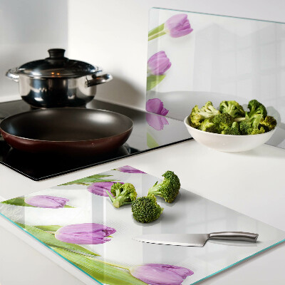 Schneidebrett mit Tulpenmotiv auf weißem Hintergrund