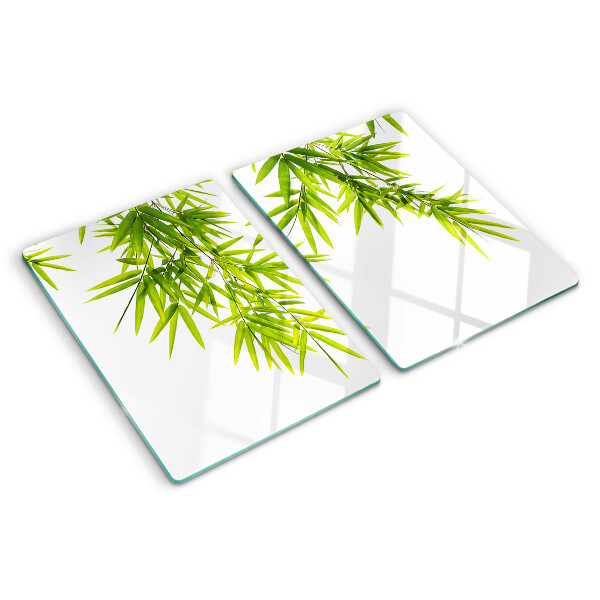 Schneidebrett glas Bambusblätter vor dem Fenster