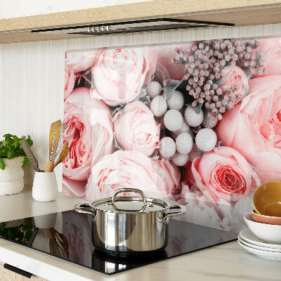 Schneidebrett mit Rosenmuster in Rosatönen