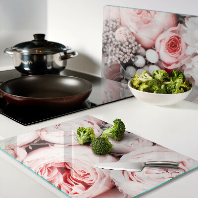 Schneidebrett mit Rosenmuster in Rosatönen