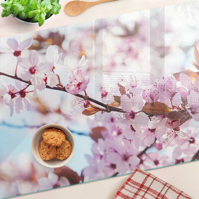 Schneidebrett Glas mit Kirschblüten auf blauem Hintergrund