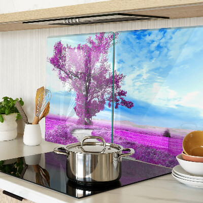 Schneidebrett Ein violetter Baum vor dem Himmel