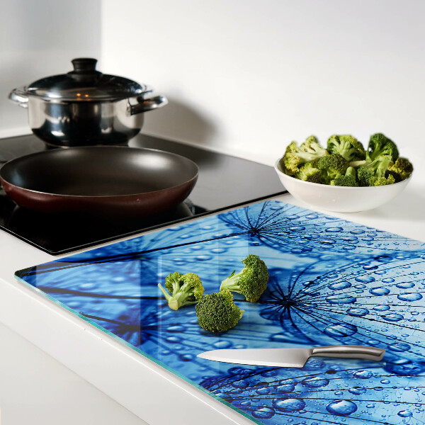 Schneidebrett Blumen mit Wassertropfen